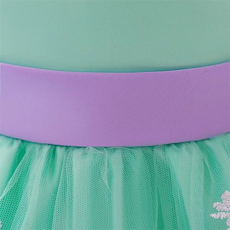 Fancy bow green dress